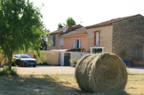 Complexe dans un grand Mas Provençal en campagne avec piscine privée